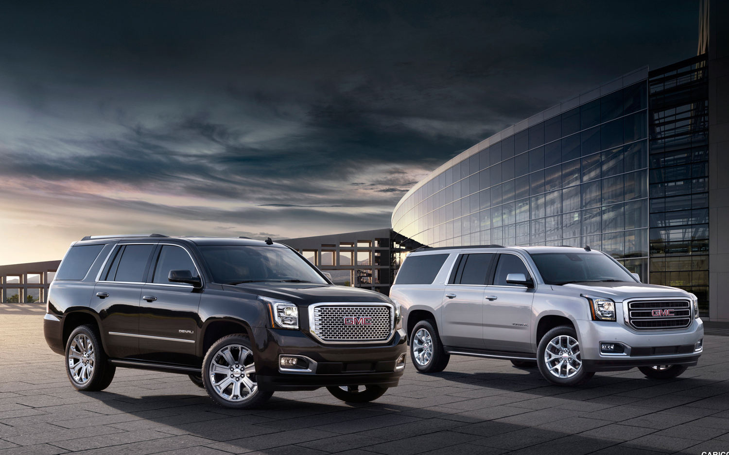 Comparison GMC Yukon XL Denali 2017 vs Chevrolet Suburban Premier